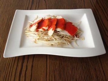 Chicken on Beansprouts with Barbecue Sauce