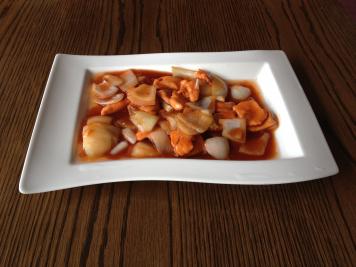 Chicken with Onion in our Chef's Special Cantonese Sauce